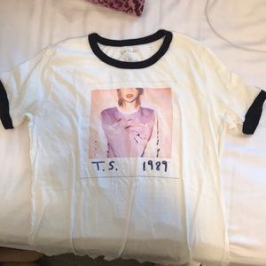 Taylor Swift 1989 world tour T-shirt